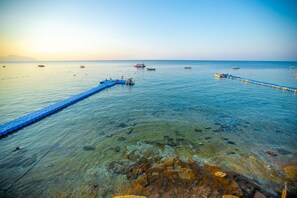 Private beach, free beach shuttle, sun-loungers, beach umbrellas
