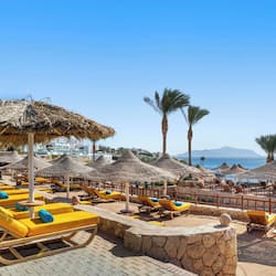 Private beach, free beach shuttle, sun-loungers, beach umbrellas