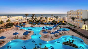 4 outdoor pools, pool umbrellas, sun loungers