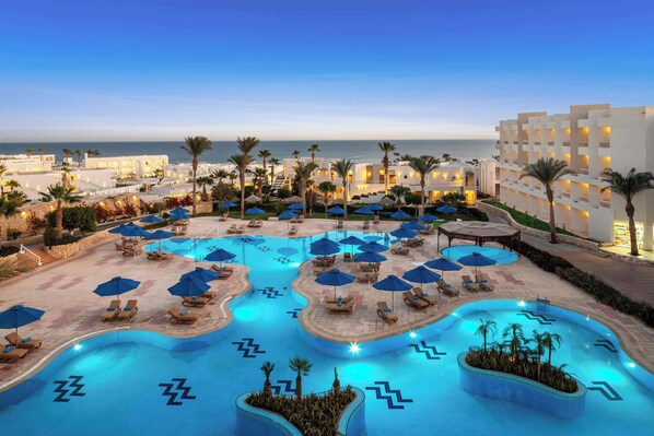 4 outdoor pools, pool umbrellas, sun loungers