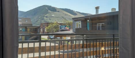 2 bedrooms, Egyptian cotton sheets, premium bedding, pillow-top beds