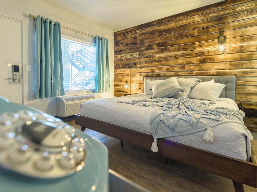 Habitació Comfort, 1 llit de matrimoni gran | Llençols de cotó egipci i roba de llit d'alta qualitat