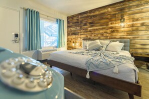 Chambre Confort, 1 très grand lit | Draps en coton égyptien, literie de qualité