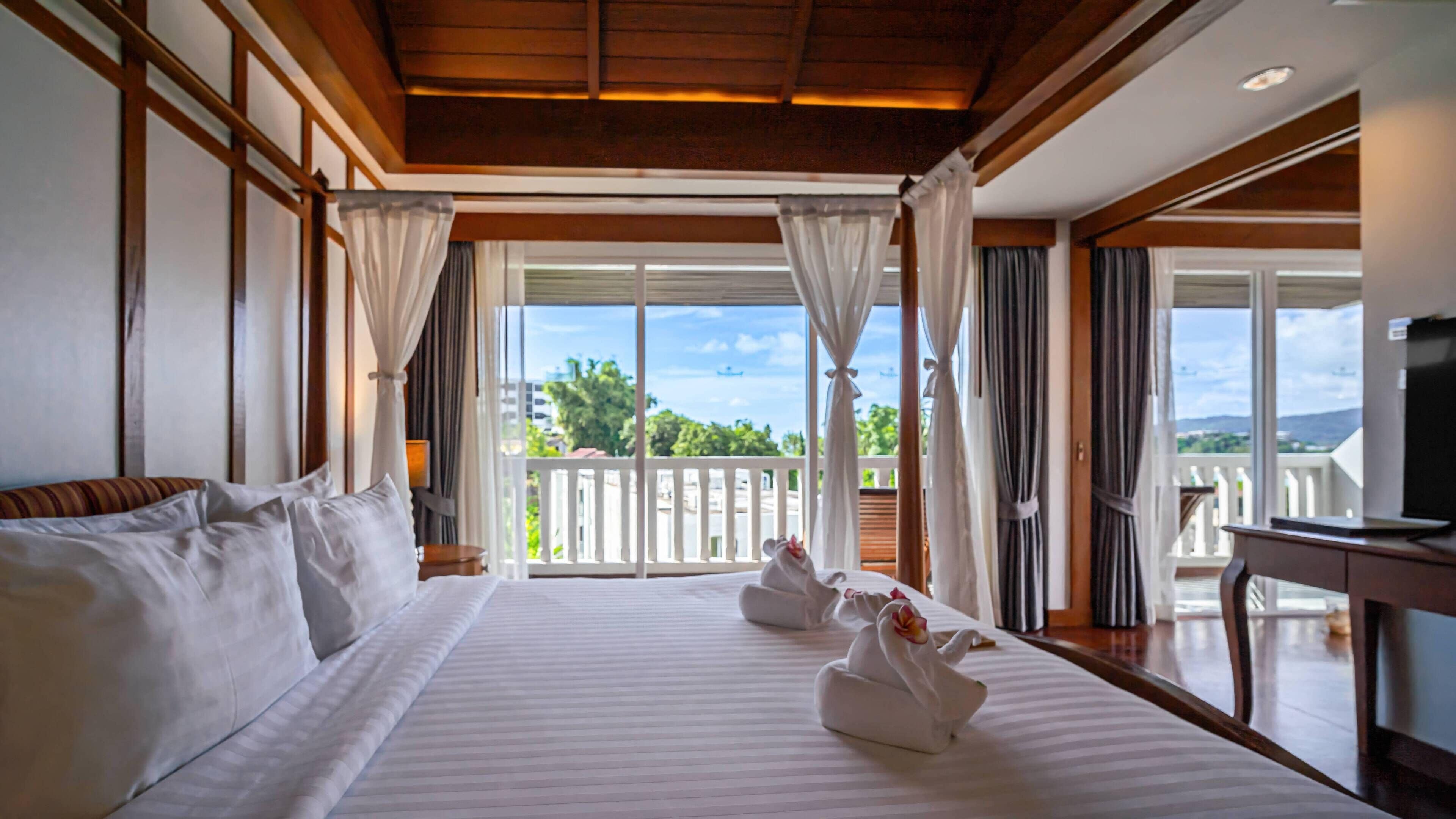 Premier Suite | 迷你吧、客房内保险箱、办公桌、笔记本电脑工作区