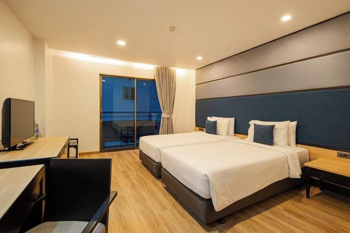 In-room safe, desk, laptop workspace, soundproofing