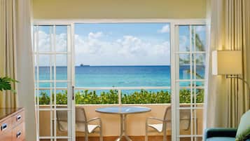 Ocean Front,Junior Suite | ตู้นิรภัยในห้องพัก, โต๊ะทำงาน, ผ้าม่านกันแสง, เตารีด/โต๊ะรีดผ้า