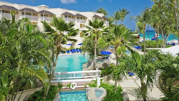 2 outdoor pools, sun loungers