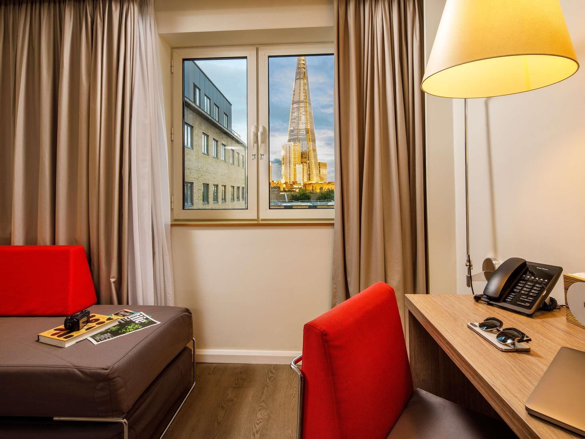 Premium Room, 1 Queen Bed with Sofa bed (Executive) | Hypo-allergenic bedding, minibar, in-room safe, desk