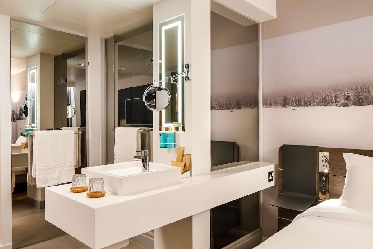 Habitación superior, 1 cama Queen size y sofá cama | Ropa de cama hipoalergénica y minibar
