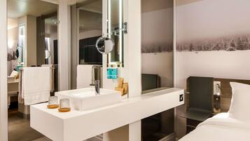 Superior Room, 1 Queen Bed with Sofa bed | Hypo-allergenic bedding, minibar, in-room safe, desk