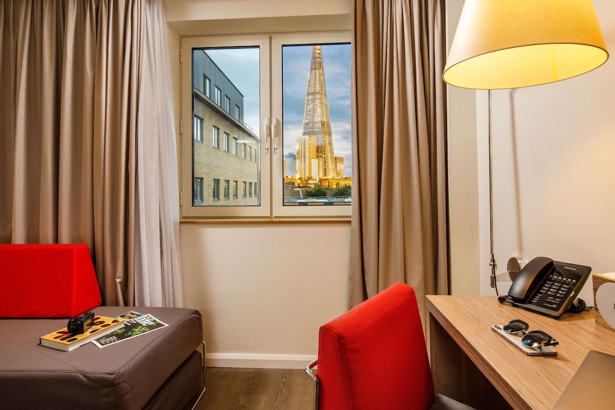 Premium Room, 1 Queen Bed with Sofa bed (Executive)