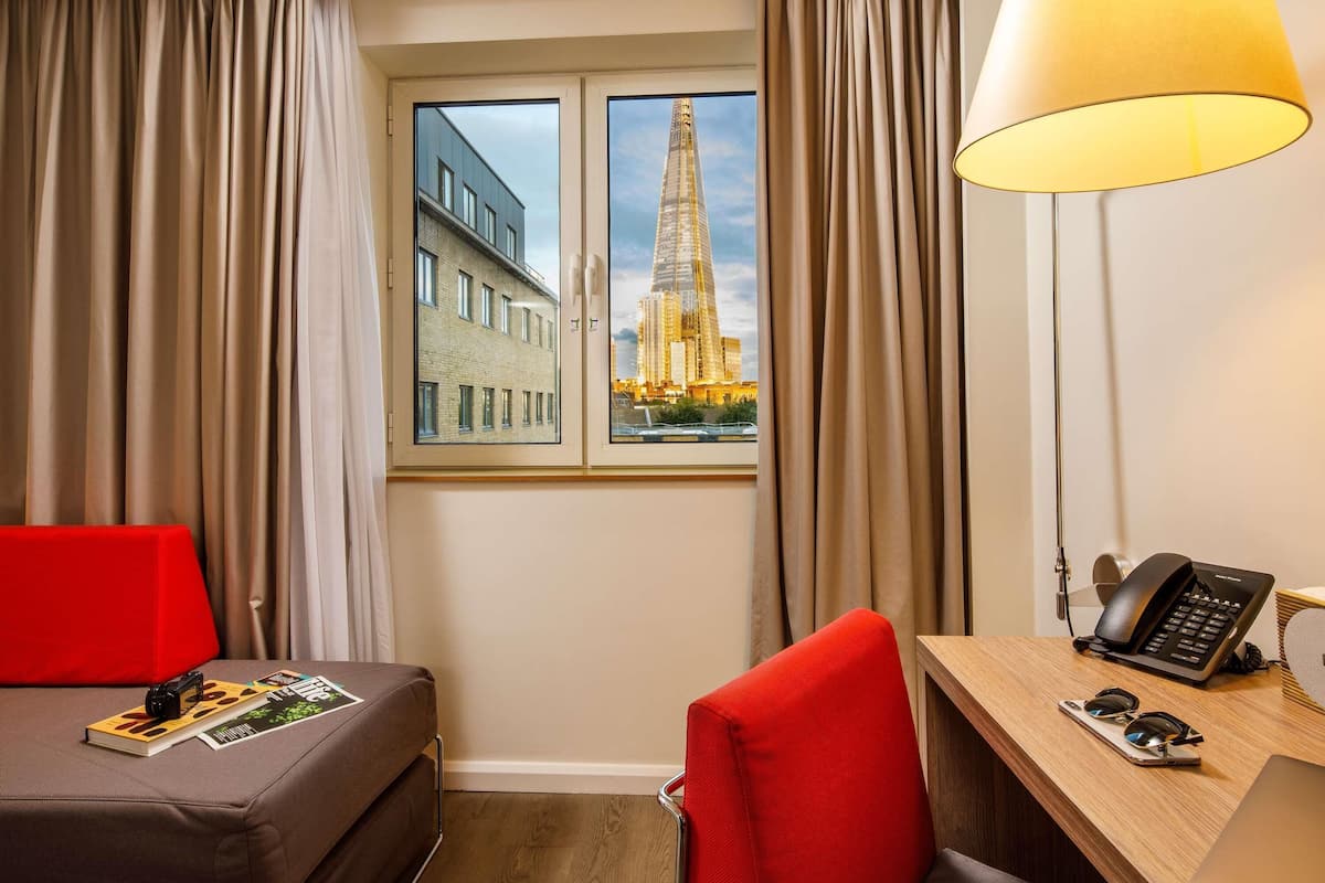 Chambre Prestige, 1 grand lit et 1 canapé-lit (Executive) | Literie hypoallergénique, minibar, coffre-fort, bureau