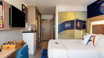 Room, 1 Queen Bed | Hypo-allergenic bedding, minibar, in-room safe, desk