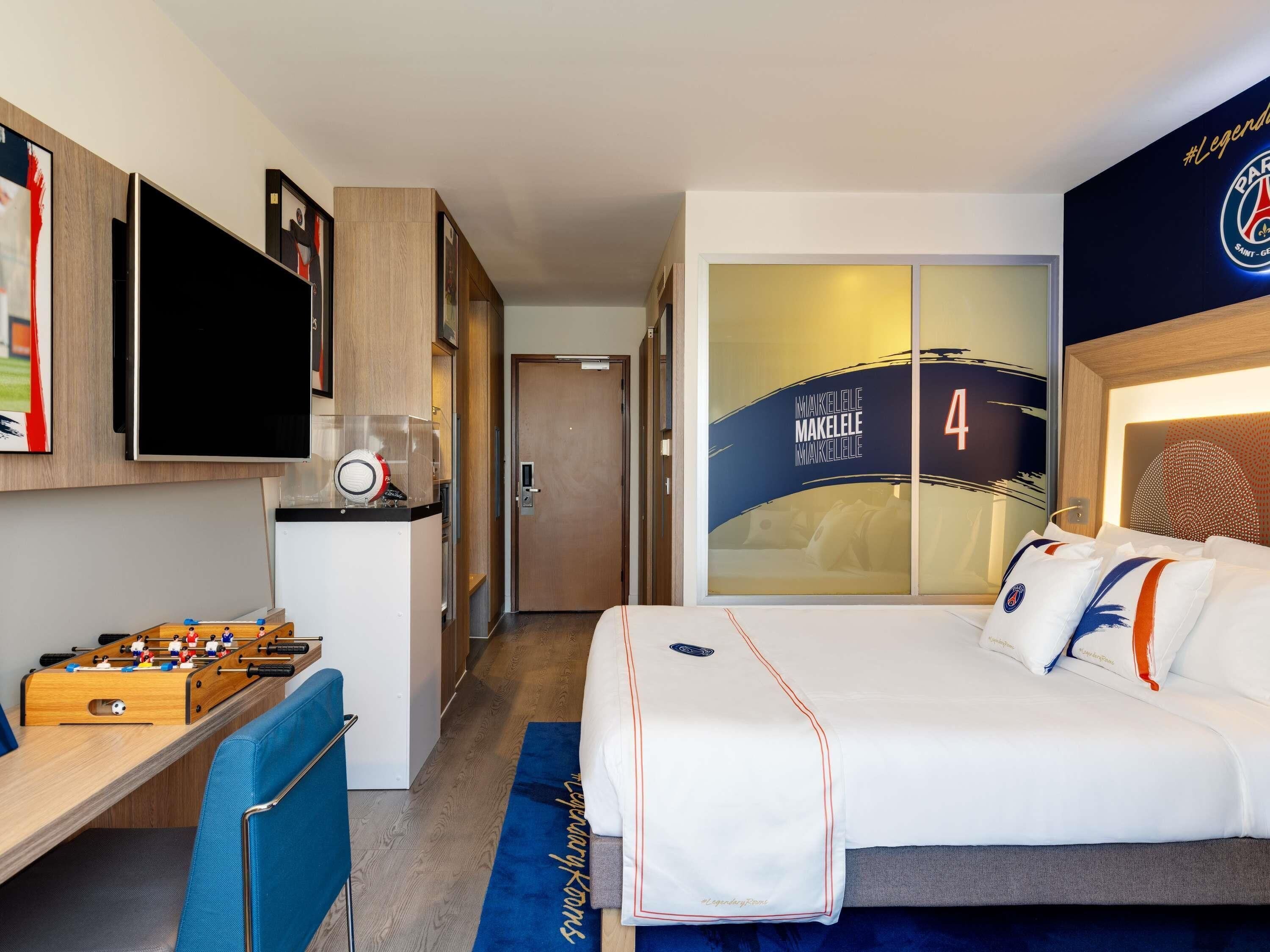 Habitación, 1 cama de matrimonio | Ropa de cama hipoalergénica, minibar, caja fuerte y escritorio