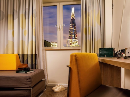 Ropa de cama hipoalergénica y minibar . Novotel London Bridge