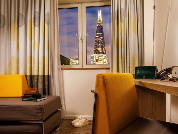 Premium Room, 1 Queen Bed with Sofa bed (Executive) | Hypo-allergenic bedding, minibar, in-room safe, desk