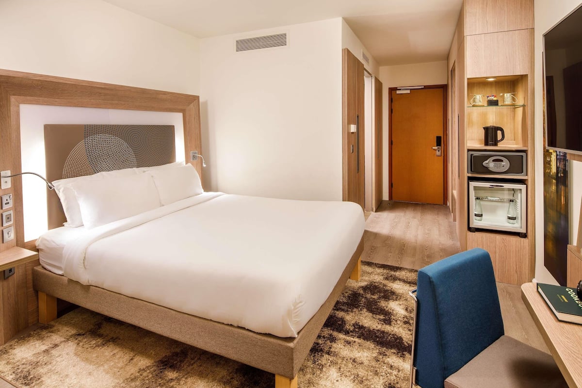 Literie hypoallergénique, minibar, coffres-forts dans les chambres