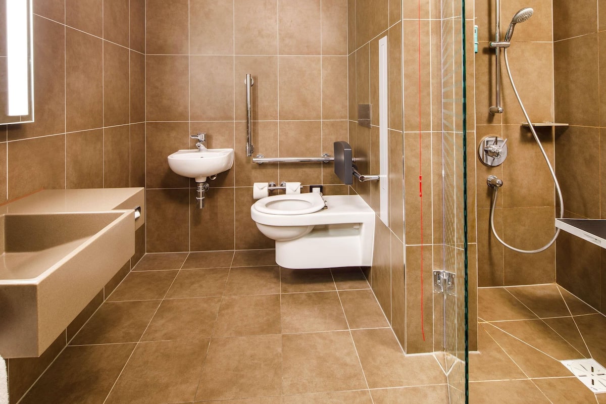 Superior Room, 1 Queen Bed with Sofa bed, Accessible | Hypo-allergenic bedding, minibar, in-room safe, desk