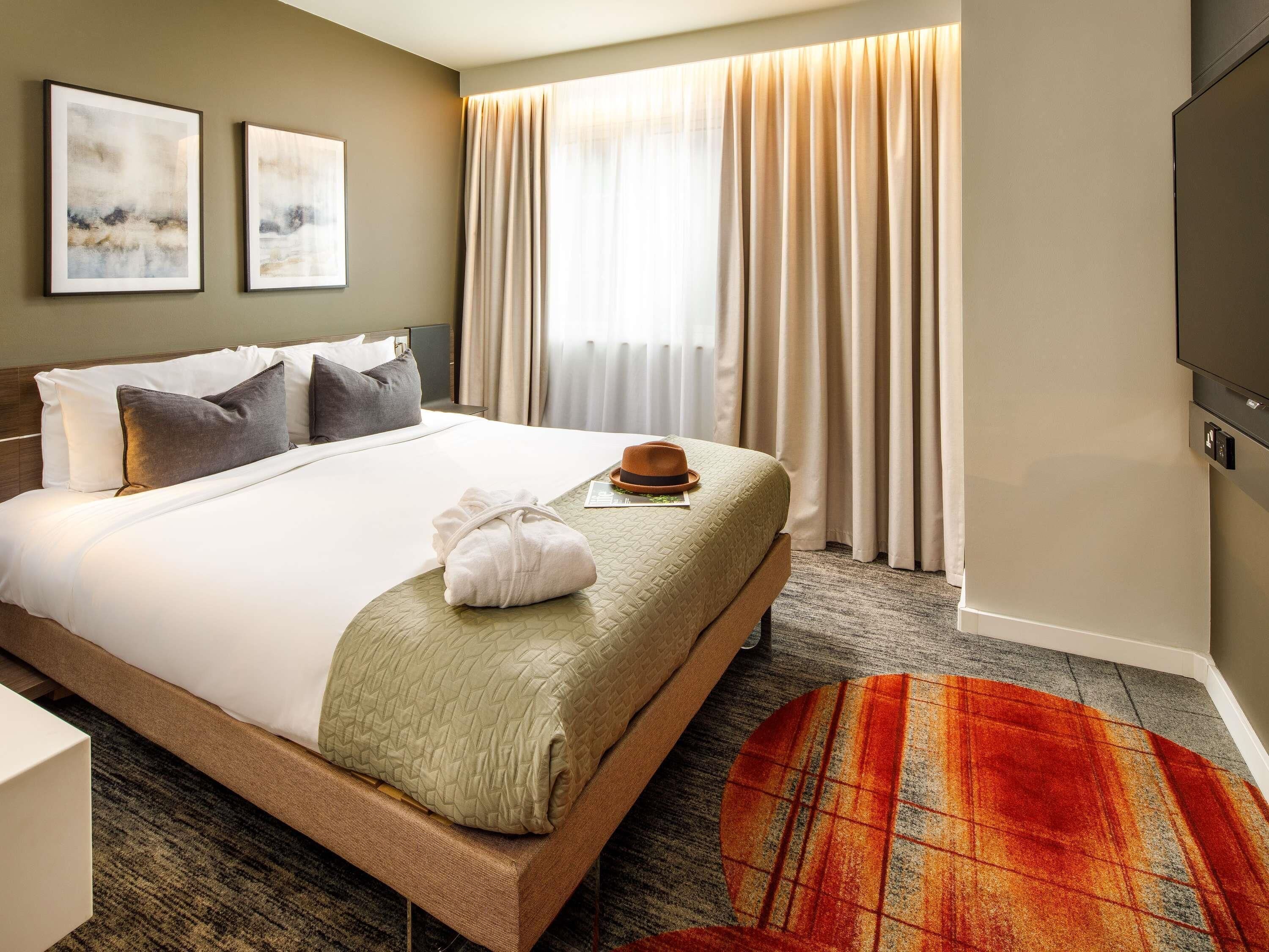 Suite, 1 Queen Bed with Sofa bed