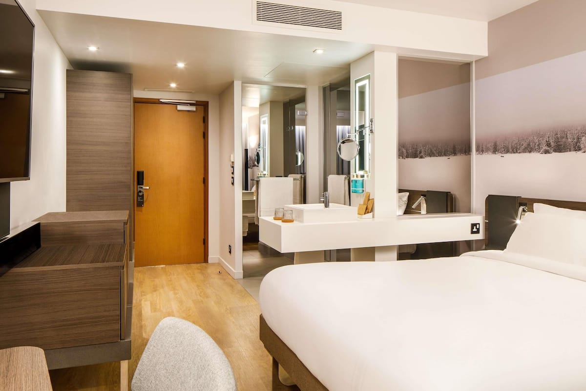 Chambre Supérieure, 1 grand lit et 1 canapé-lit | Literie hypoallergénique, minibar, coffres-forts dans les chambres