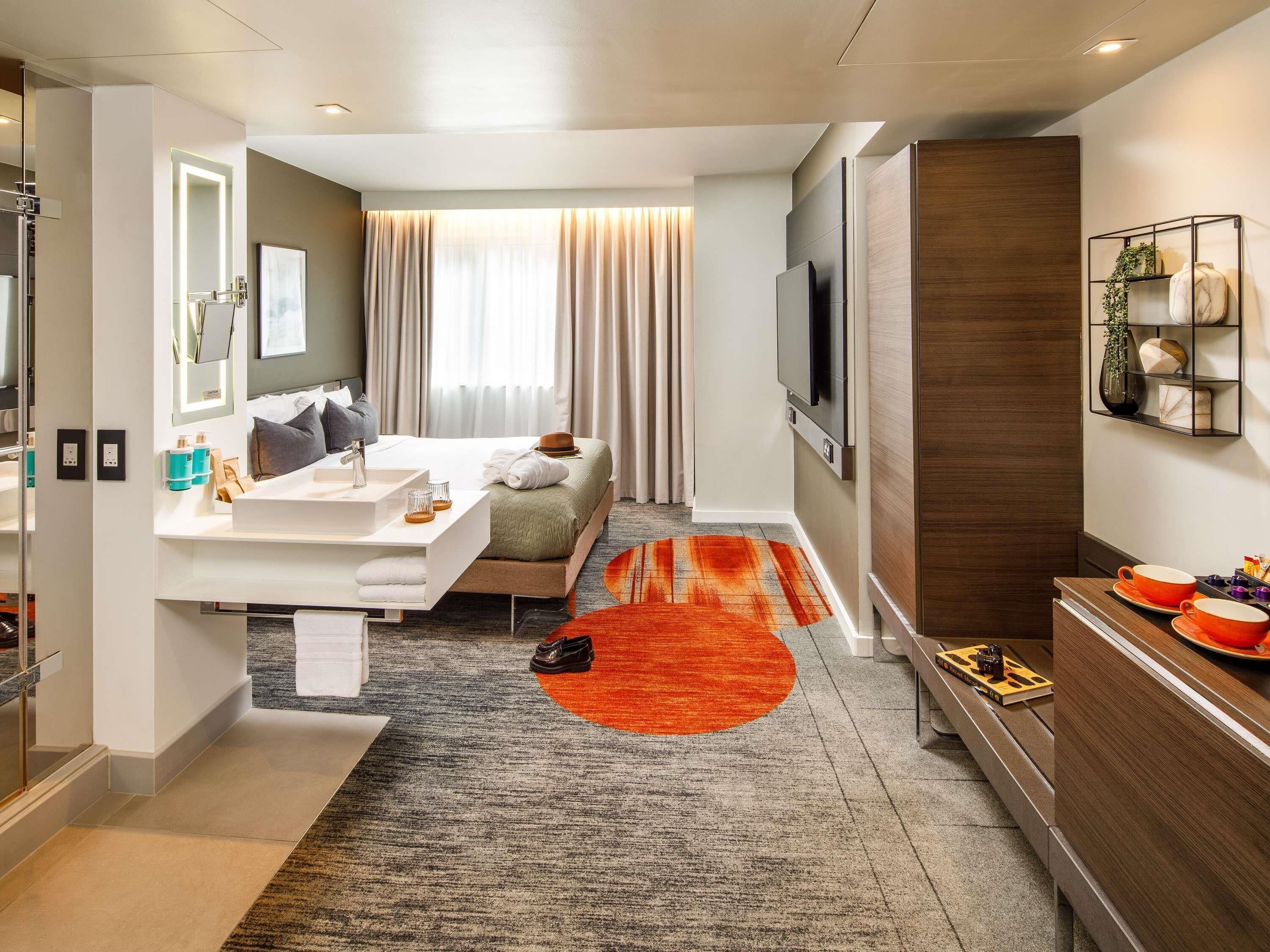 Suite, 1 Katil Ratu (Queen) dengan Katil Sofa | Peralatan tempat tidur hipoalergenik, bar mini, peti besi dalam bilik 