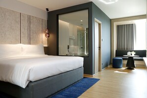 Deluxe Double Room, 1 King Bed | Minibar, in-room safe, desk, blackout drapes