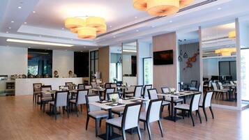 Café da manhã com buffet todos os dias (THB 236 por pessoa)