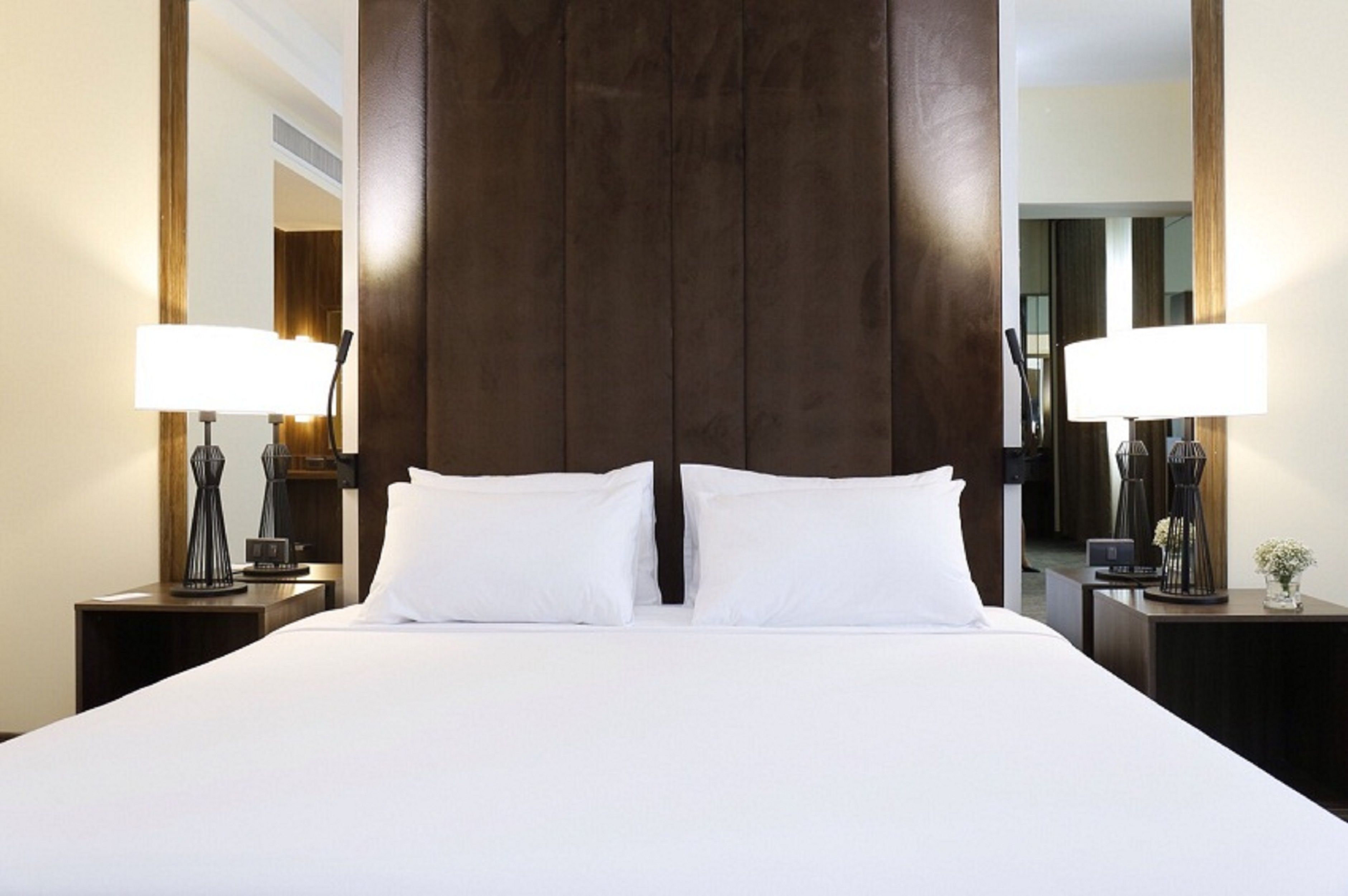 Junior Suite | Minibar, in-room safe, desk, soundproofing