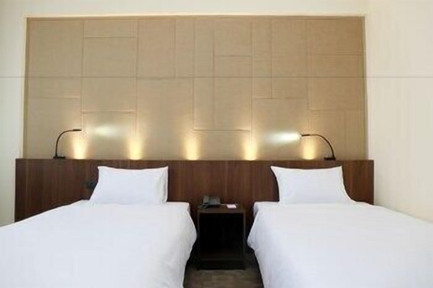 迷你吧、客房内保险箱、办公桌、隔音