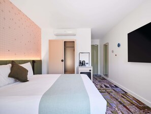 Down duvets, minibar, in-room safe, desk - Novotel St Kilda (St Kilda)