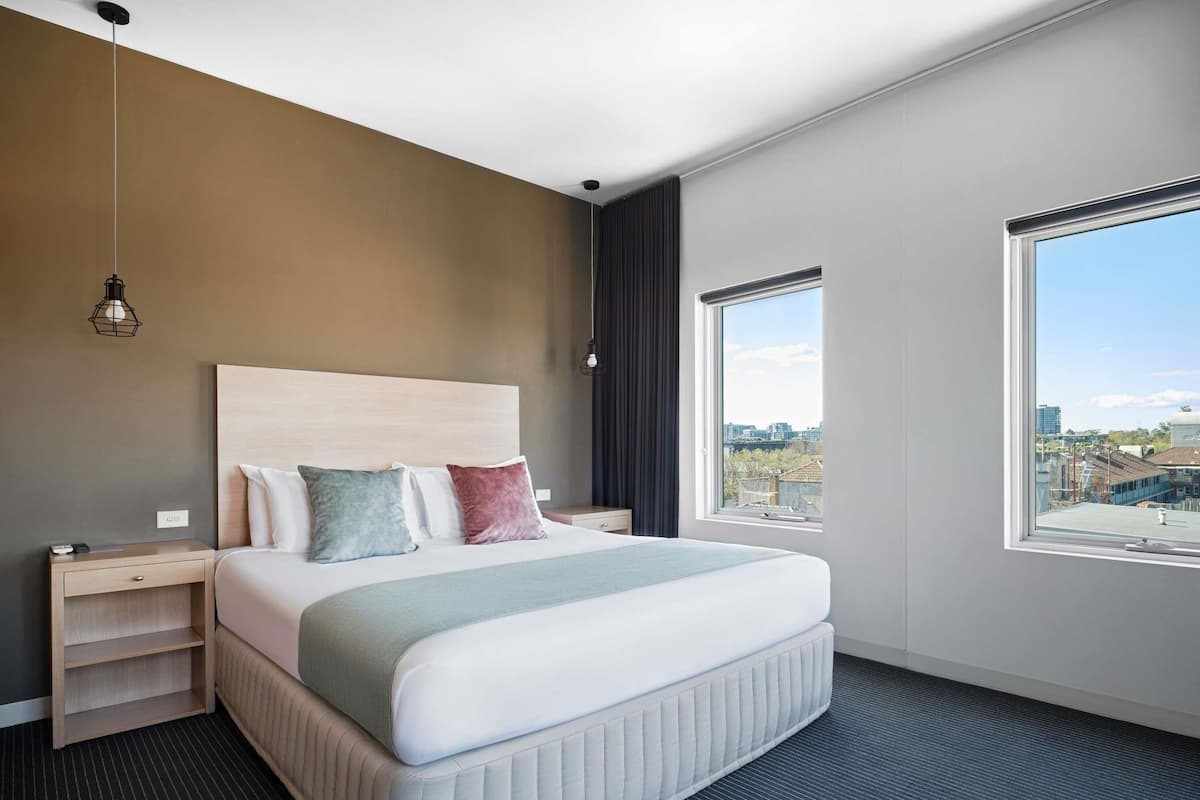 Superior Room, 1 Queen Bed | Down comforters, minibar, in-room safe, desk