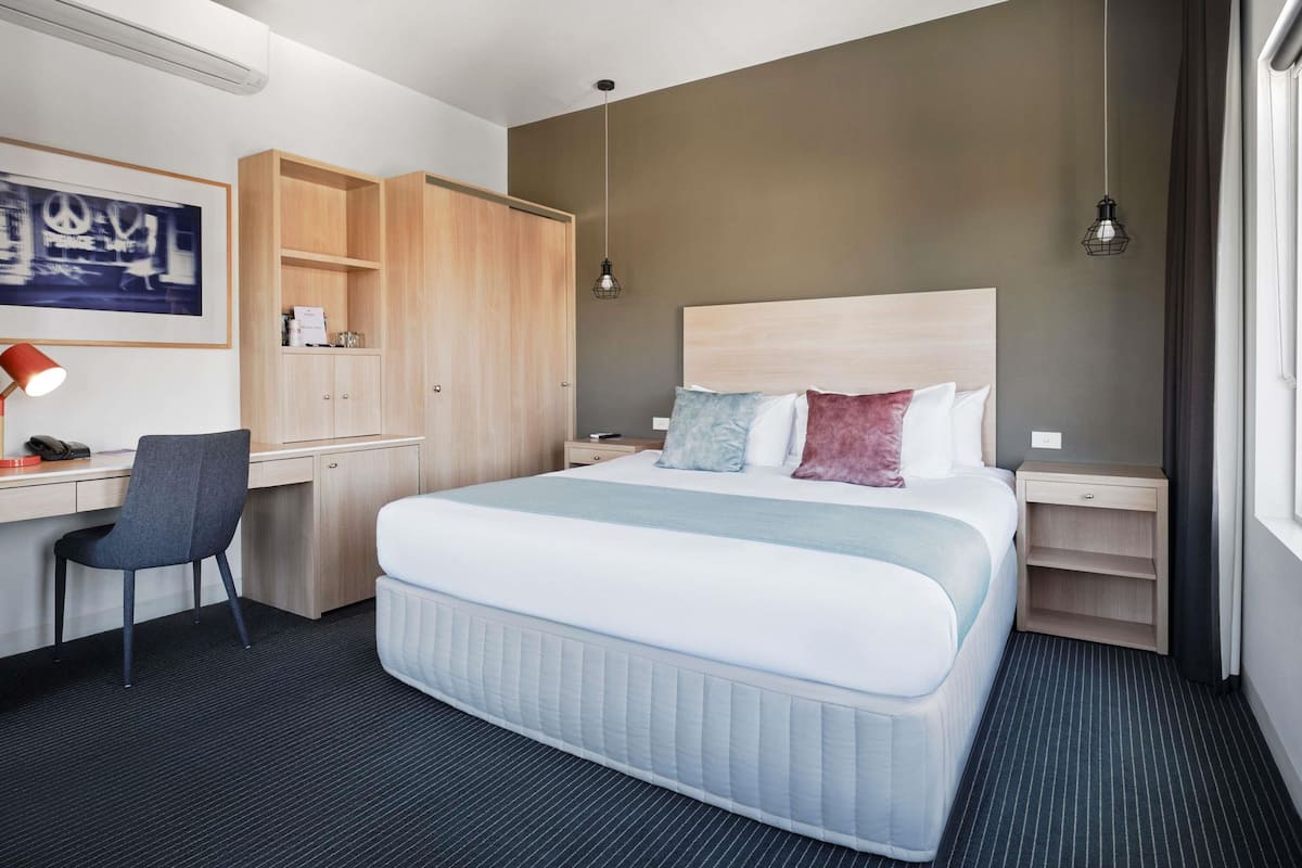 Down comforters, minibar, in-room safe, desk