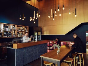 Breakfast served, local cuisine, al fresco dining  - Saint Kilda Beach Hotel (St Kilda)