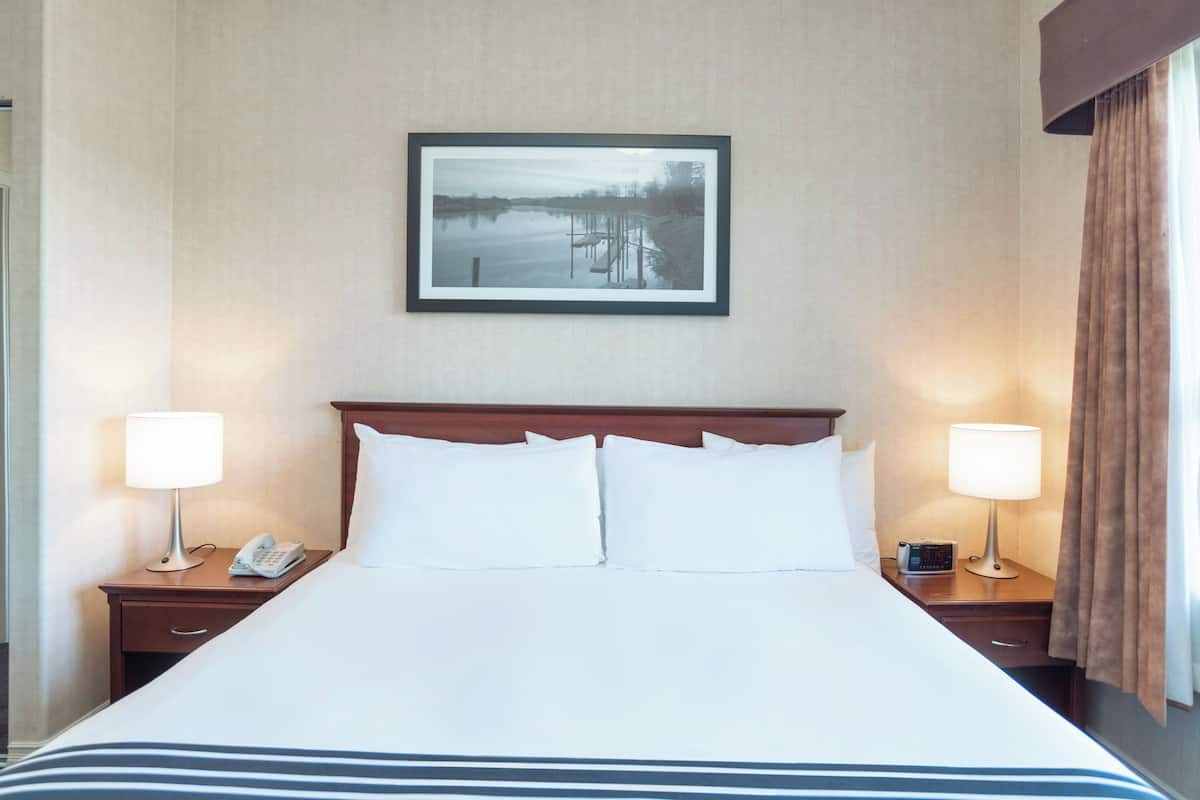 Penthouse Suite, 1 King, Sofa Bed, Kitchen, Top Floor | 1 bedroom, desk, iron/ironing board, free WiFi