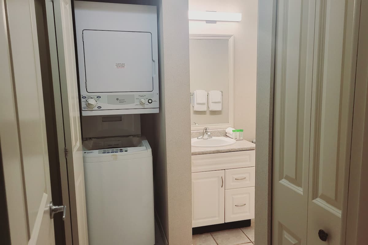 Combined shower/tub, free toiletries, hair dryer, bathrobes