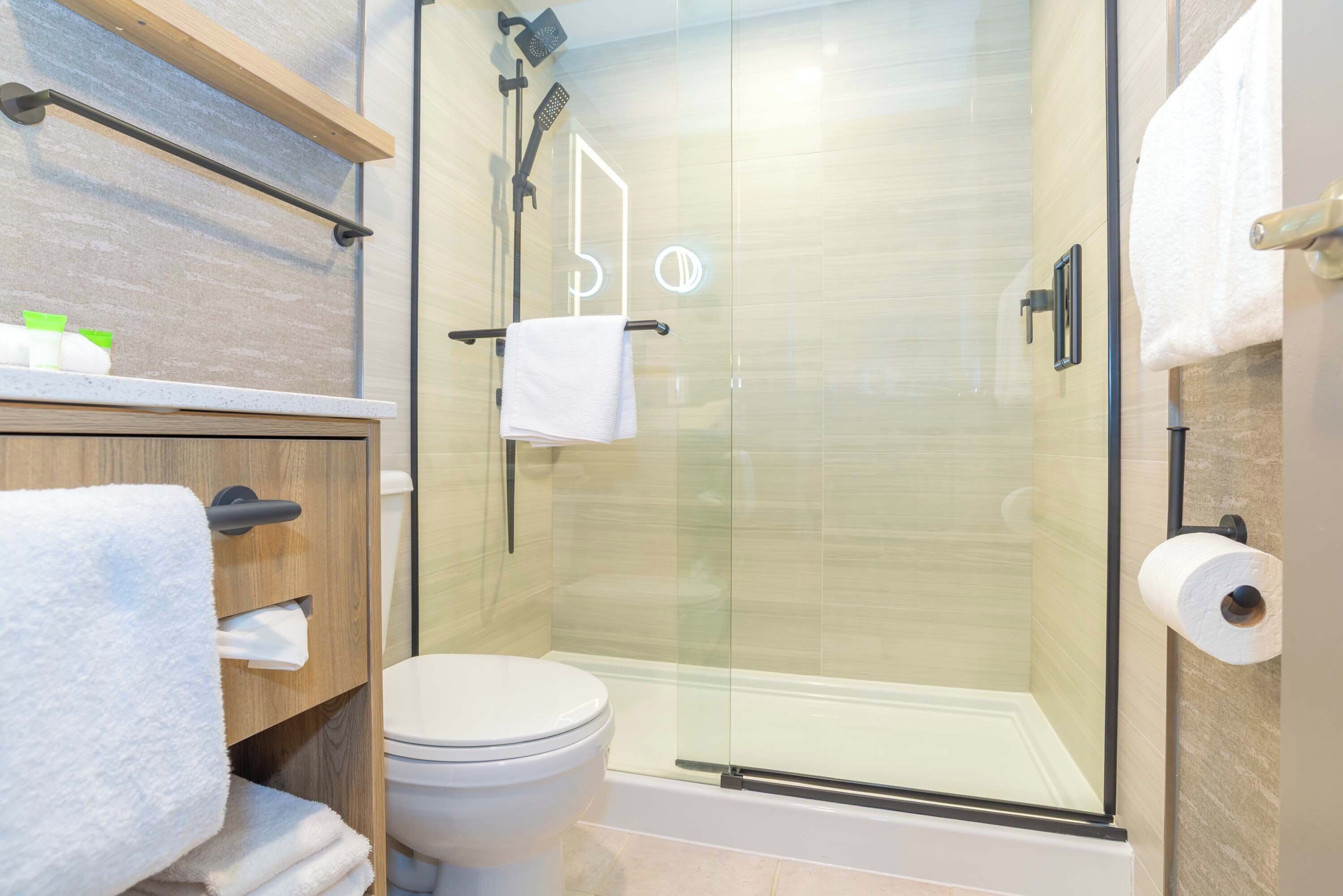 Combined shower/bathtub, free toiletries, hair dryer, bathrobes