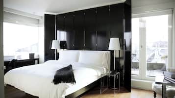 Suite, 1 King Bed, Balcony, City View (Corner) | Balcony