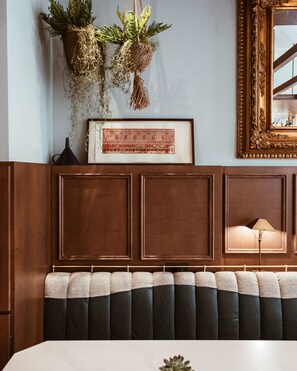 Se sirven cenas y cocina italiana; con vista al jardín 