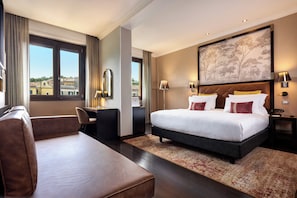 Premium bedding, minibar, in-room safe, individually decorated - Hotel Indigo Venice - Sant'Elena by IHG (Venice)