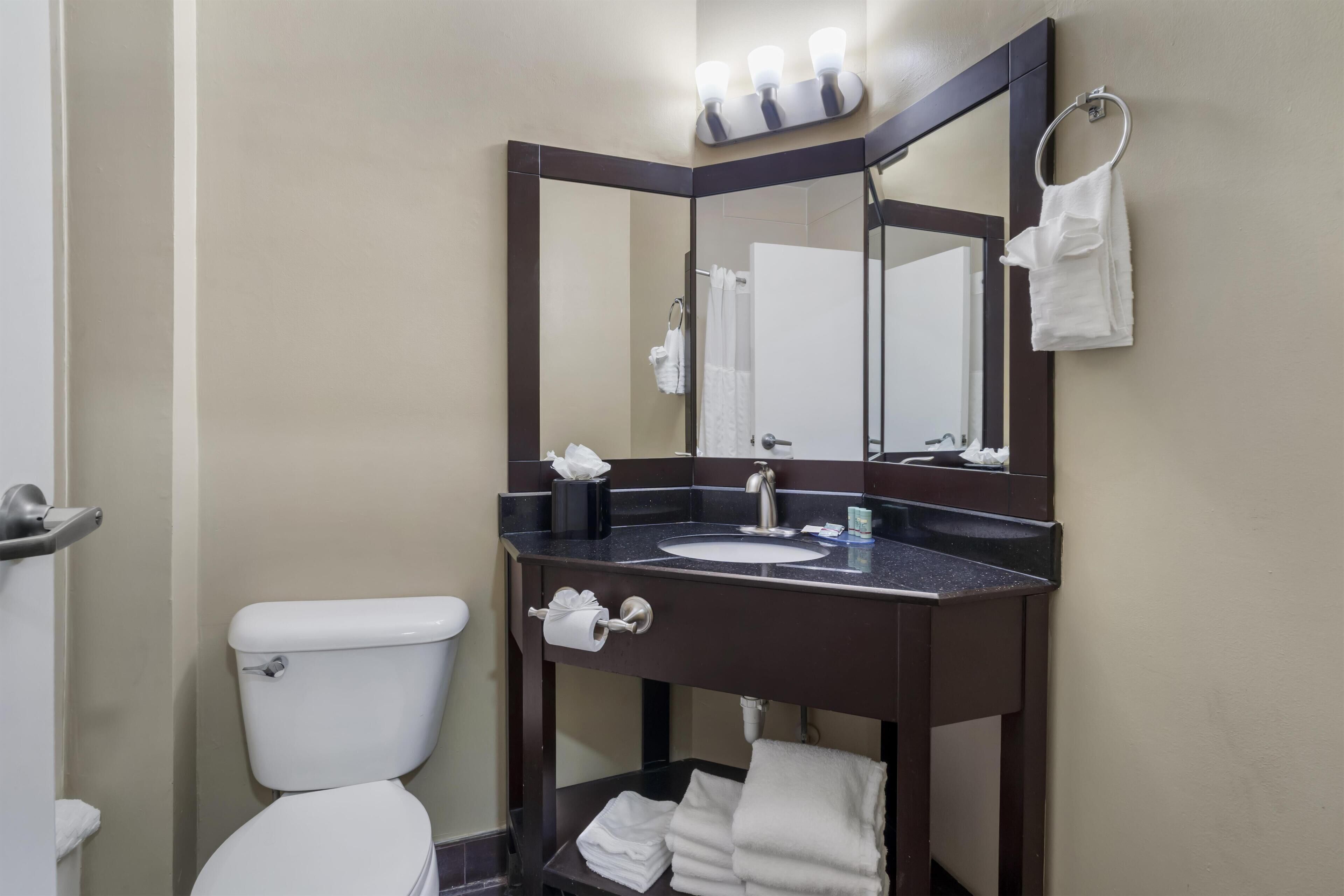Standard Room, 2 Double Beds, Non Smoking | Bathroom | Free toiletries, hair dryer, towels