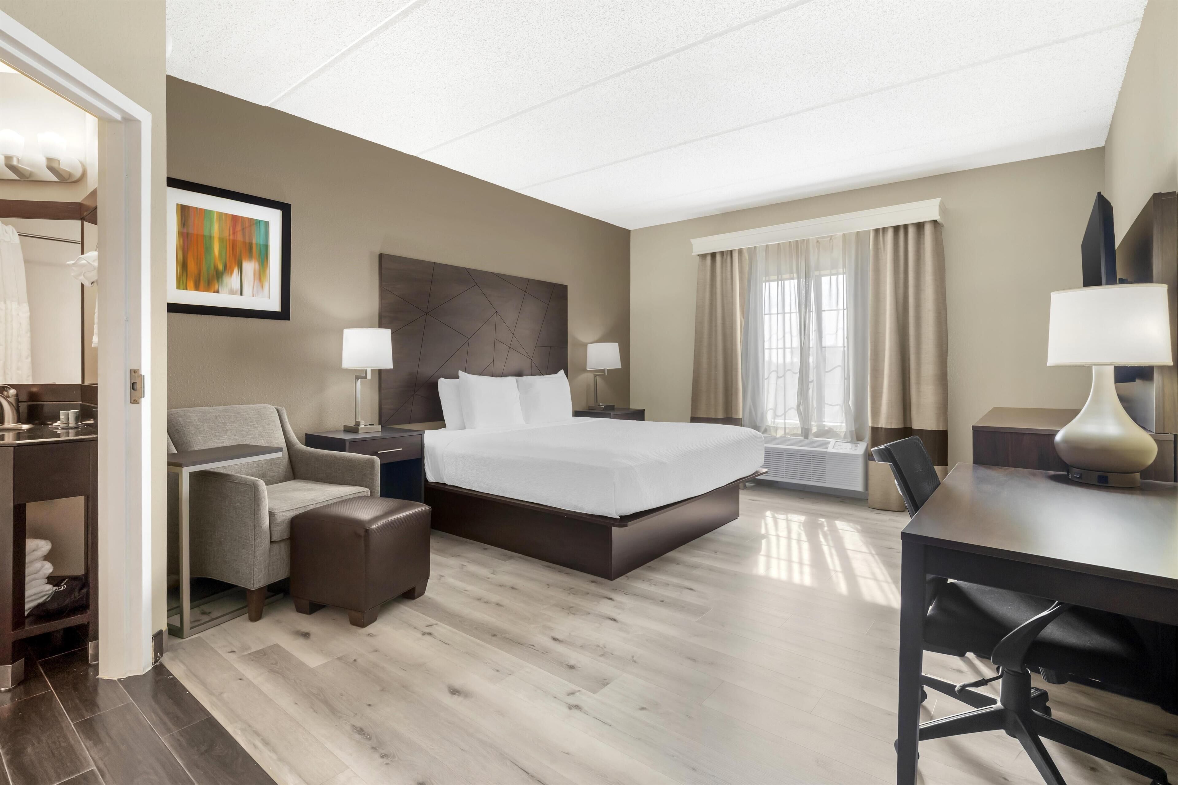 مكتب وستائر تعتيم ومكواة/لوح كي وأسرّة مجانية قابلة للطي