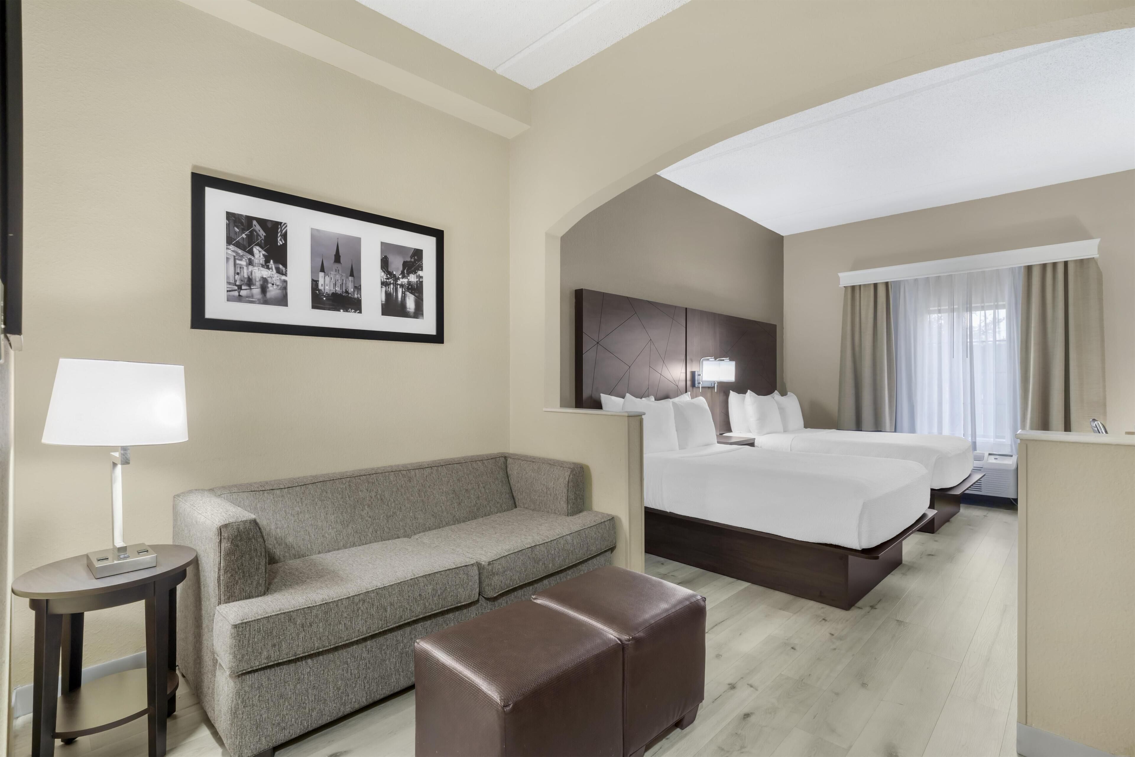 Quarto standard, 2 camas de casal, para não fumantes | Escrivaninha, cortinas blackout, ferros/tábuas de passar roupa