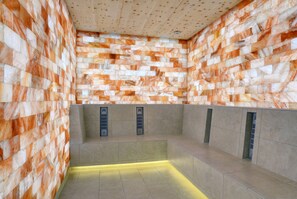 Couples treatment rooms, sauna, hot tub, steam room, body treatments