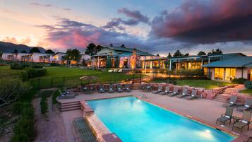 3 outdoor pools, open 7:00 AM to 10:00 PM, cabanas (surcharge)