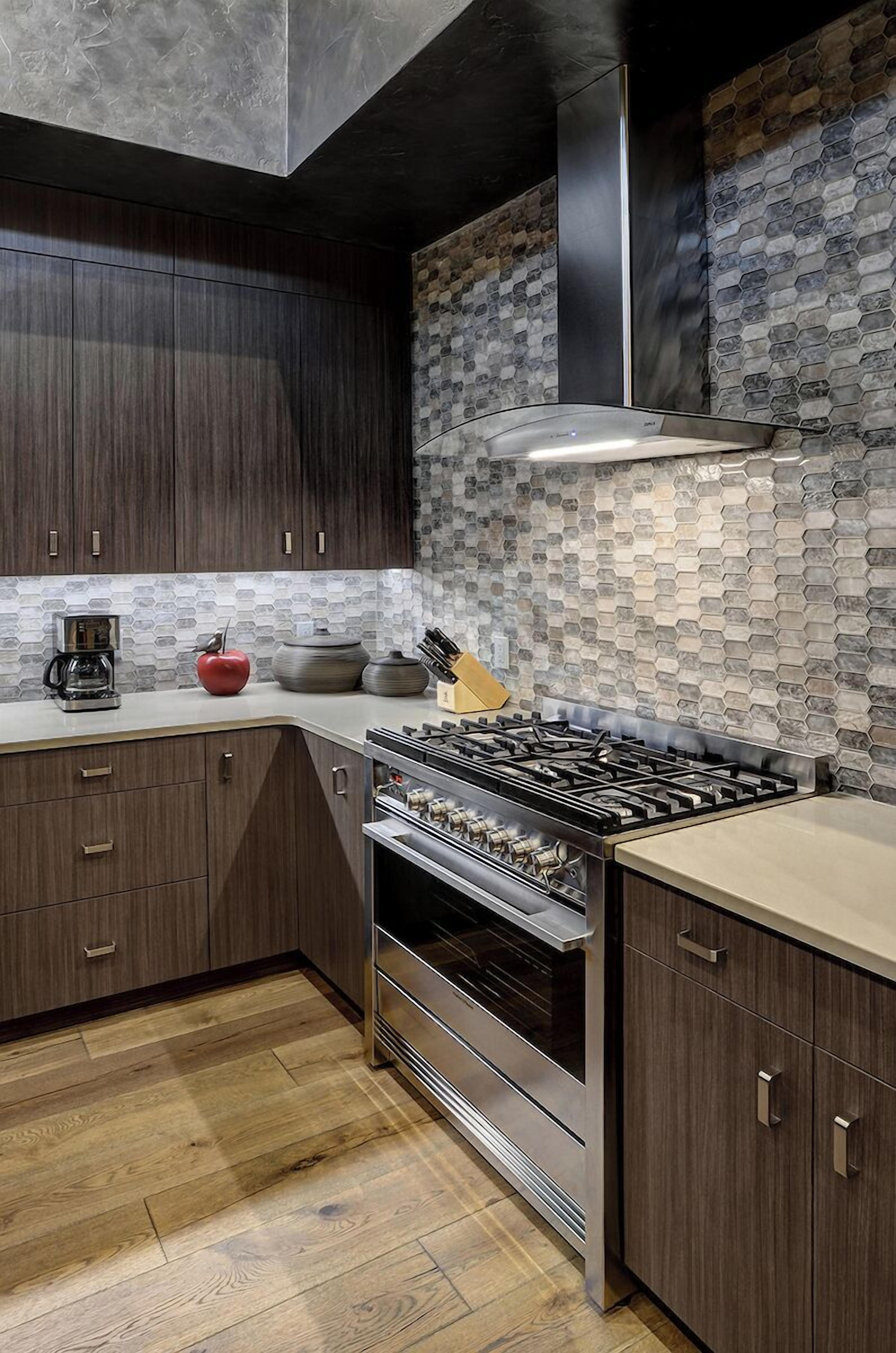 room, 3 bedrooms (casita, 2 kings 2 queens) | private kitchen | fridge, espresso maker, coffee/tea maker, electric kettle