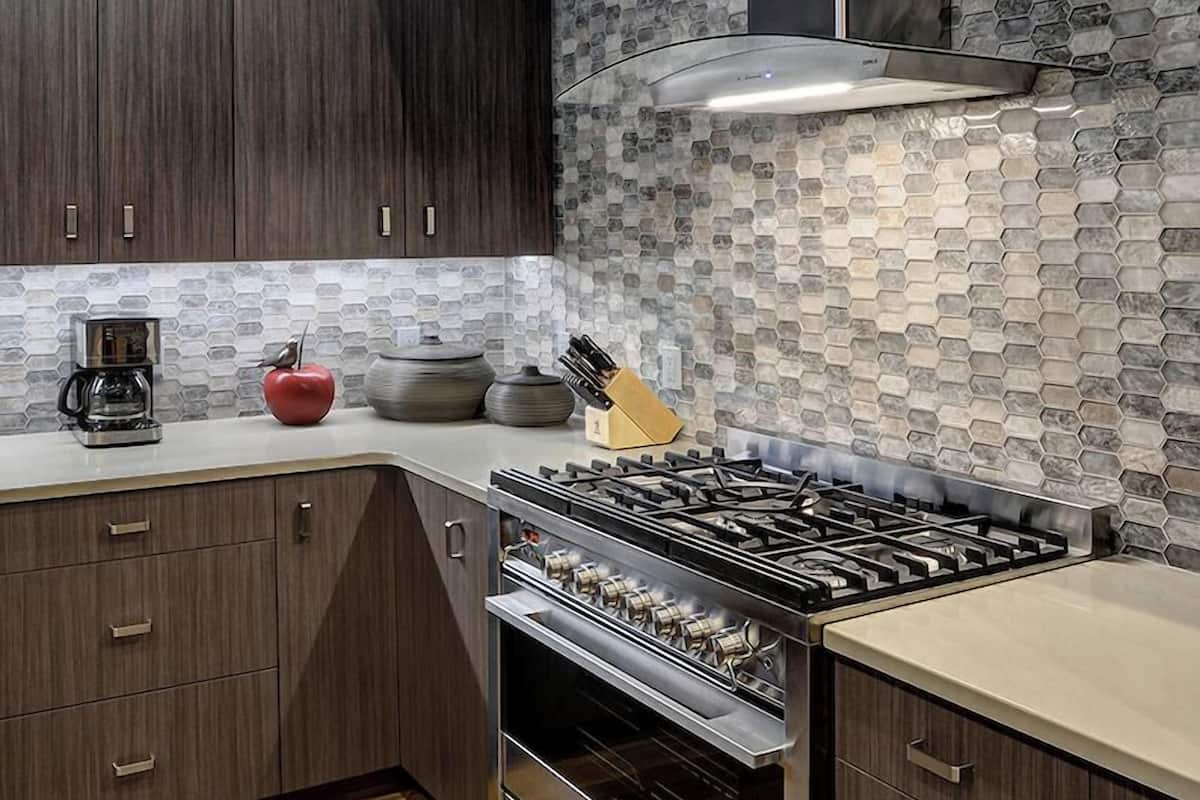 room, 3 bedrooms (casita, 2 kings 2 queens) | private kitchen | fridge, espresso maker, coffee/tea maker, electric kettle