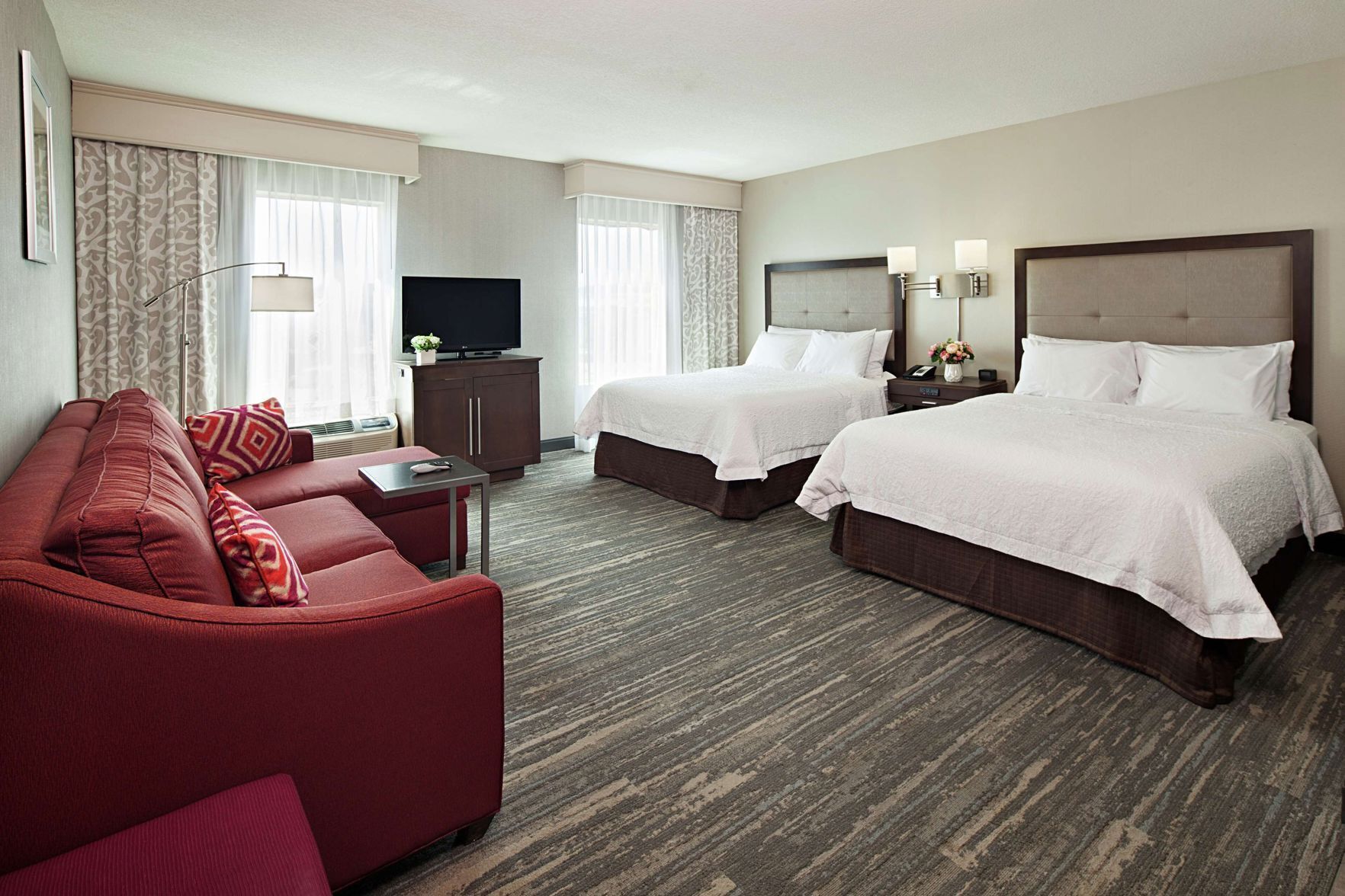 Premium bedding, minibar, desk, iron/ironing board