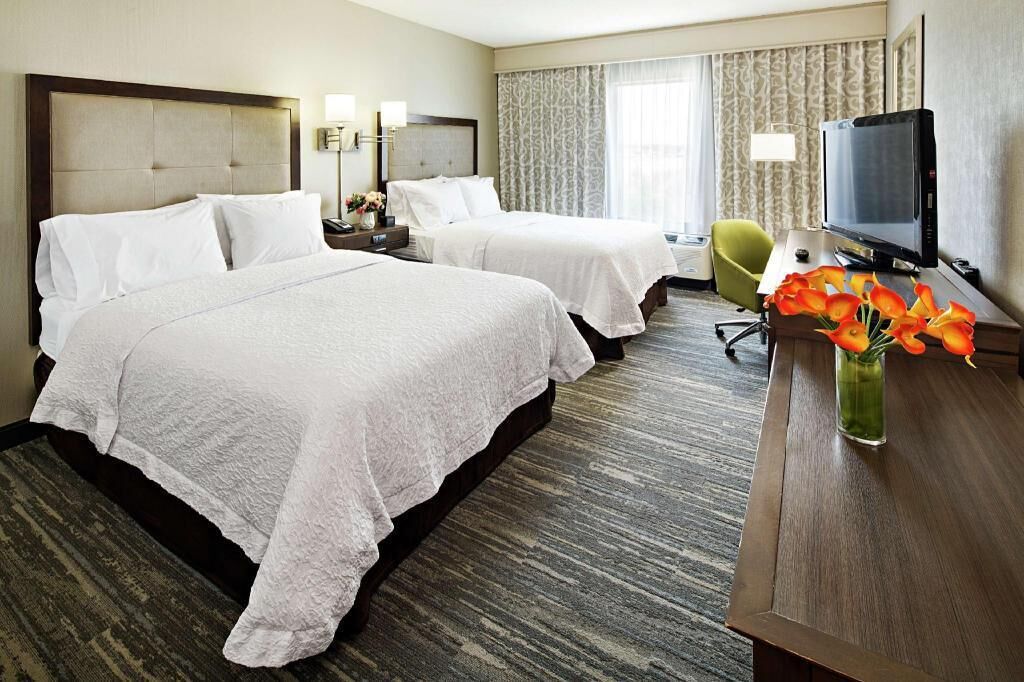 Premium bedding, minibar, desk, iron/ironing board