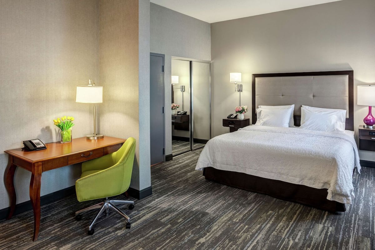 Premium bedding, minibar, desk, iron/ironing board