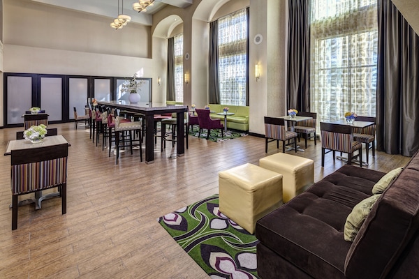 Bao gồm bữa sáng buffet hàng ngày